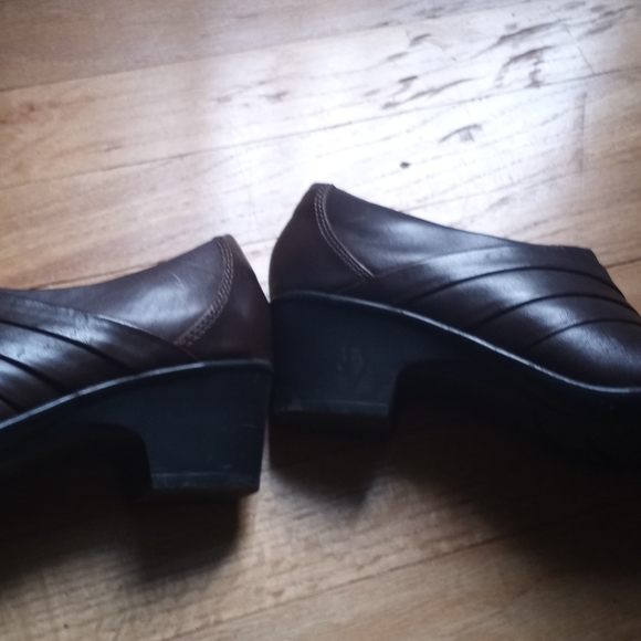 Shoes - Picture 3 of 5